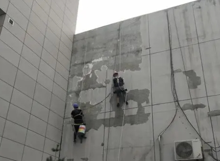 鲁甸楼顶漏水维修公司分享下鲁甸外墙防水的注意事项